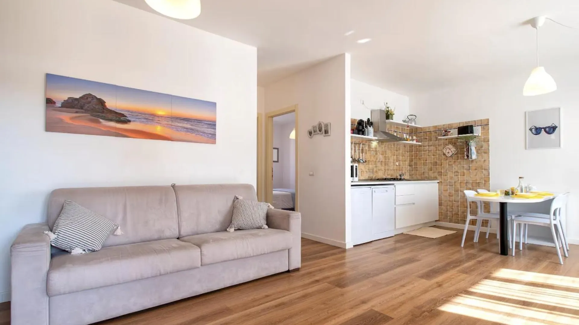 Petit Bijoux Apartment A Few Steps From The Beach, Sea View And Parking Space 알게로