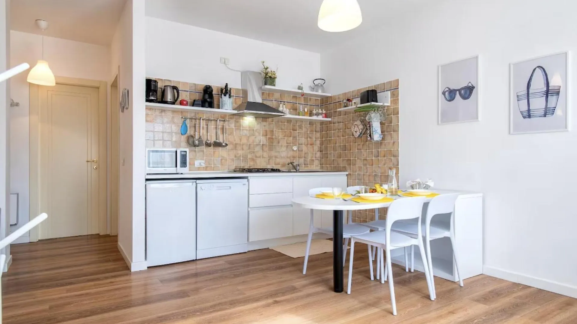 Petit Bijoux Apartment A Few Steps From The Beach, Sea View And Parking Space 알게로
